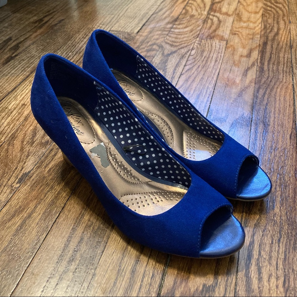 Dexflex by Dexter Royal Blue Wedge Sandal Size 7.5